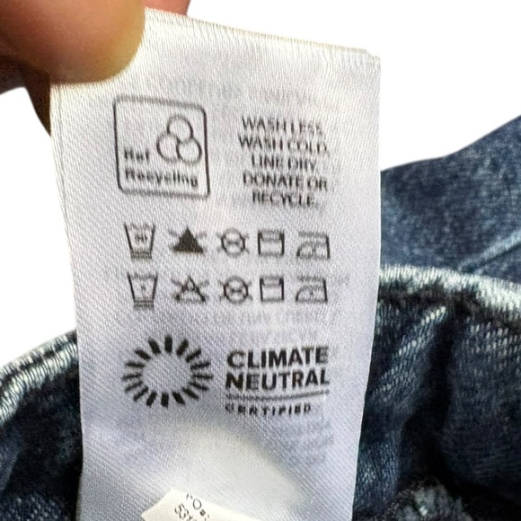 NWT Reformation Siobhan Denim Mini
Skirt Owens size 26. - Picture 8 of 8